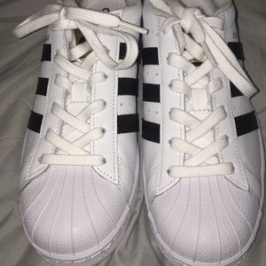 NWOT adidas superstar sneakers
